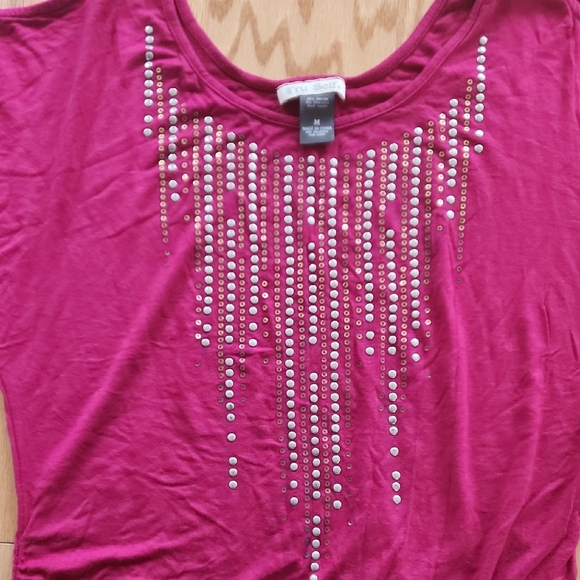 Elegant Fuchsia Cold Shoulder Top - Picture 4 of 17